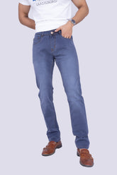 Knitted Carbon Blue jeans with yellow stitch pocket details